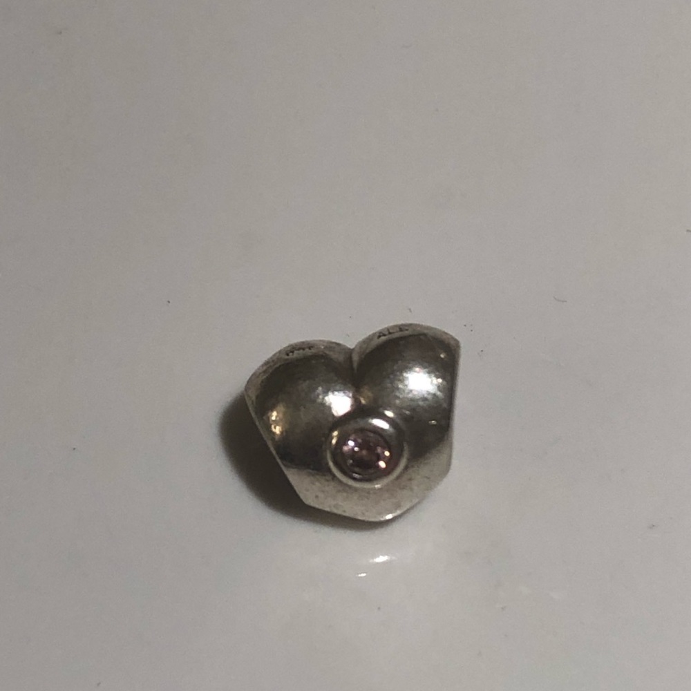 Pandora heart with pink stone